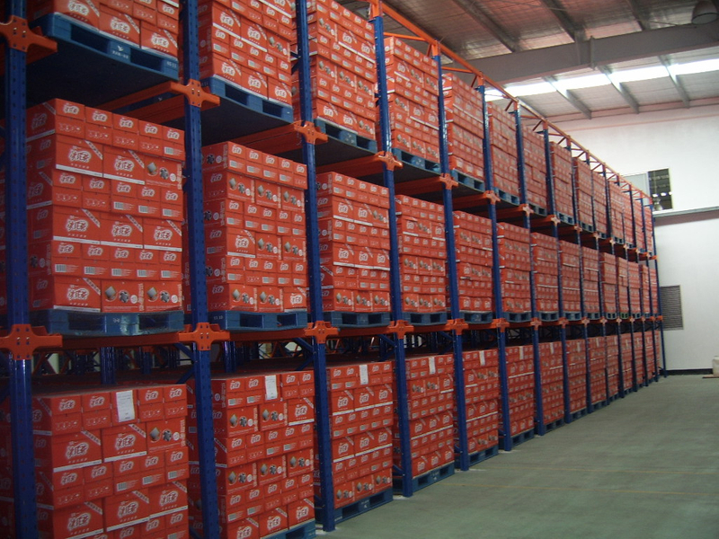 Magmaneho sa Pallet Racking System